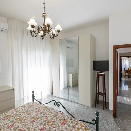 Leonardo 2 Apartment *